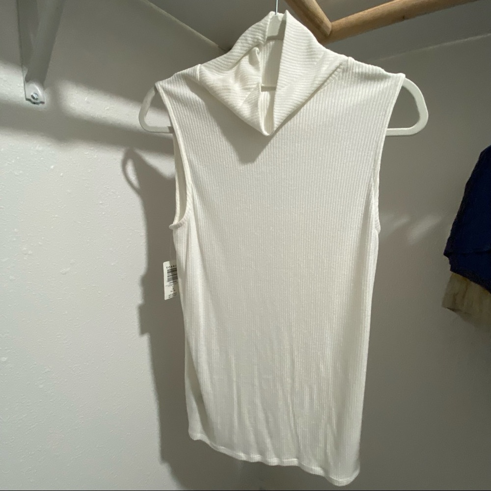 NWT white turtle neck sleeveless